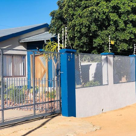 Mo-Nize Villa Guesthouse Otjiwarongo Kültér fotó