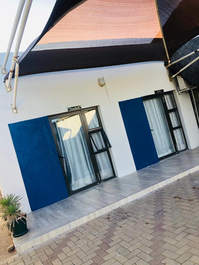 Mo-Nize Villa Guesthouse Otjiwarongo Kültér fotó