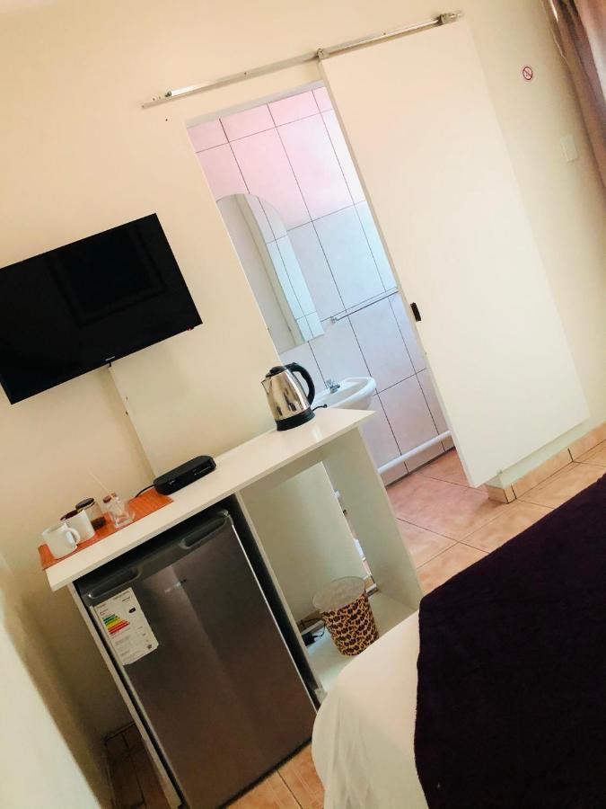 Mo-Nize Villa Guesthouse Otjiwarongo Kültér fotó