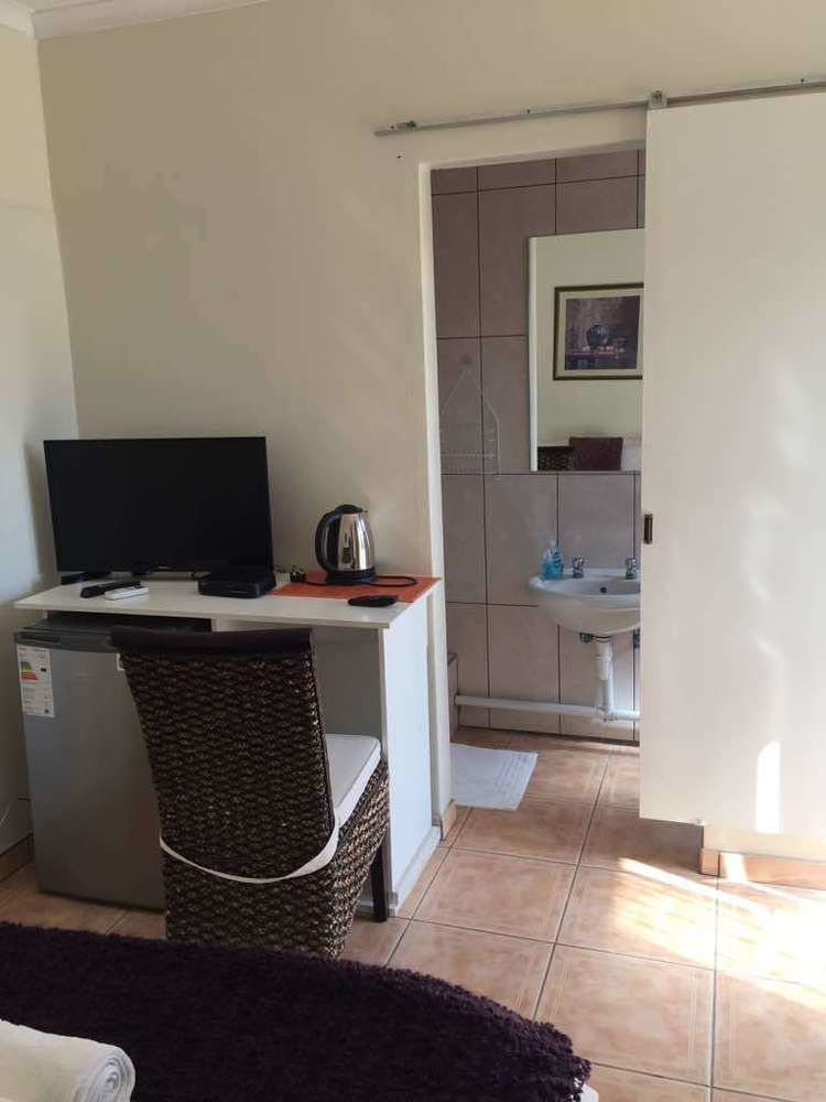 Mo-Nize Villa Guesthouse Otjiwarongo Kültér fotó