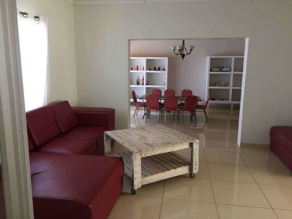 Mo-Nize Villa Guesthouse Otjiwarongo Kültér fotó